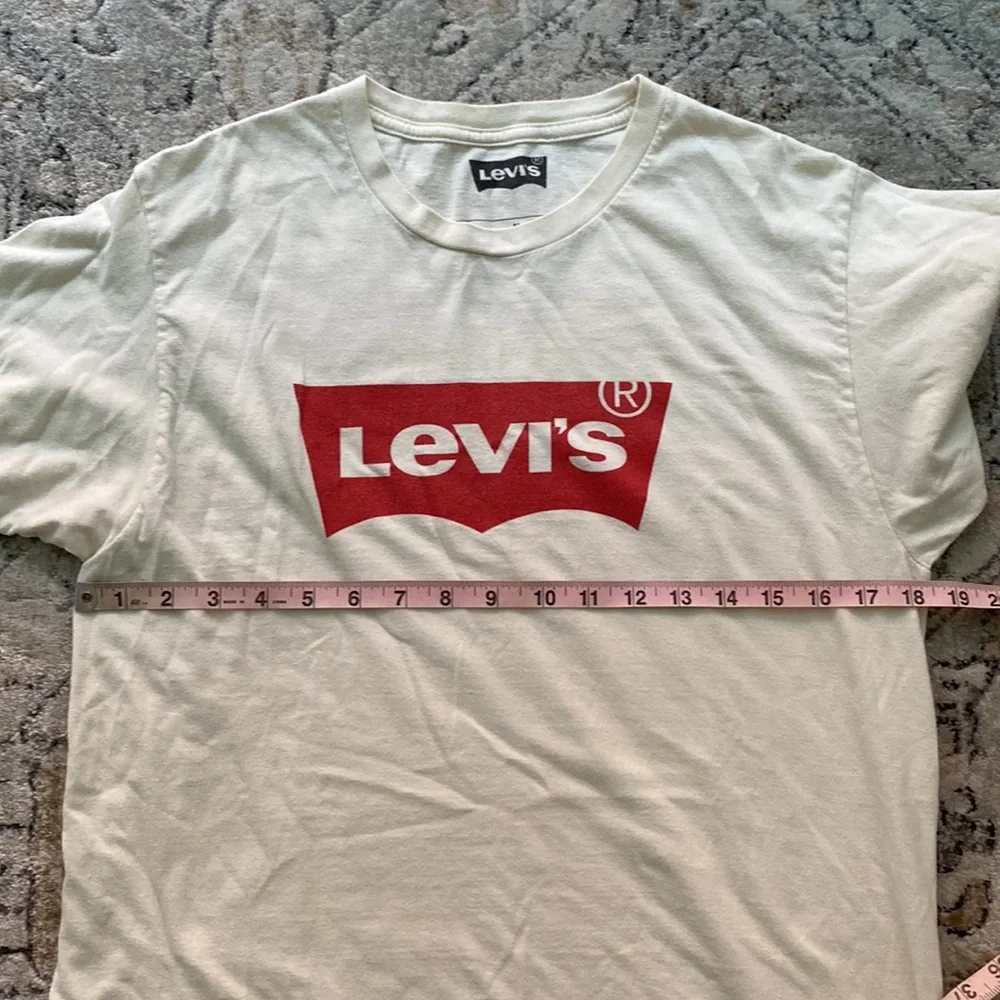 Vintage Levi’s Tee - Picture 4 of 4
